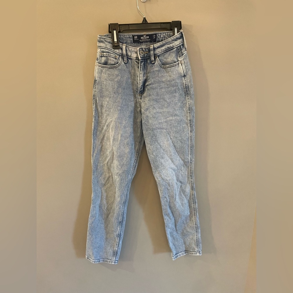 Hollister Women’s High-Rise Mom Jeans!!